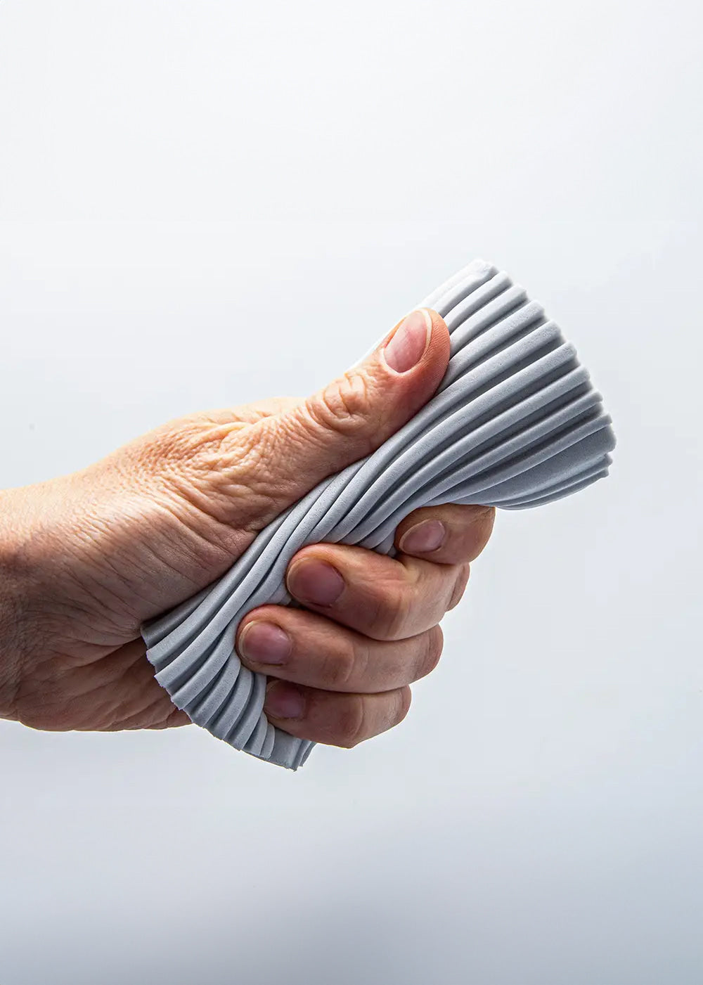 Damp Duster – 可重用除塵神物（濕擦設計）